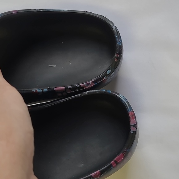 Sandals - Picture 2 of 5